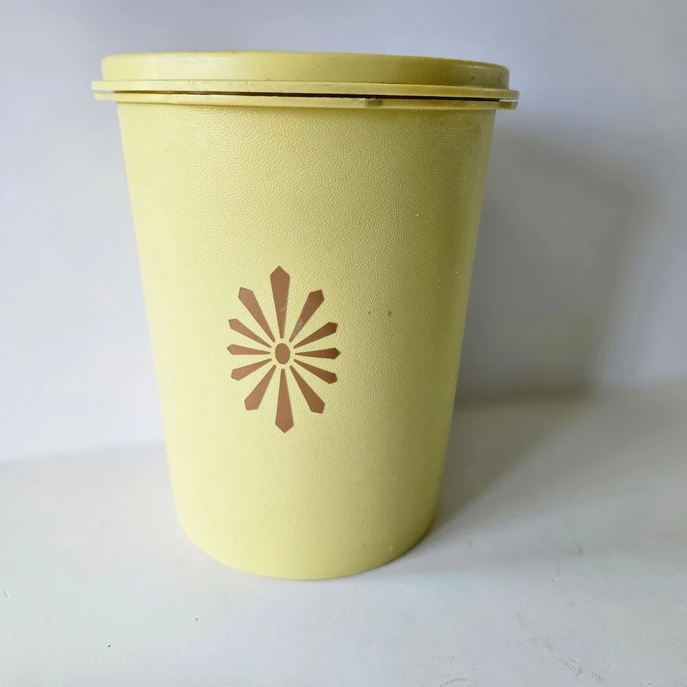 Vtg Tupperware Servalier Harvest Gold Sunburst Canister With Lid 6.5in